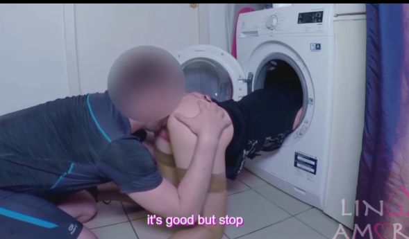 Fazendo sexo com a safadinha que ficou presa na lavanderia