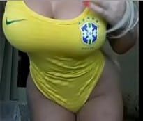 Brasileira dos peitos grandes ficando nua ao vivo no facebook